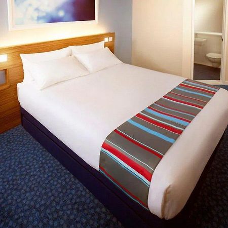 แทรเวลลอดจ์ คาร์ดิฟฟ์ เซ็นทรัล ควีน สตรีท Hotel ภายนอก รูปภาพ