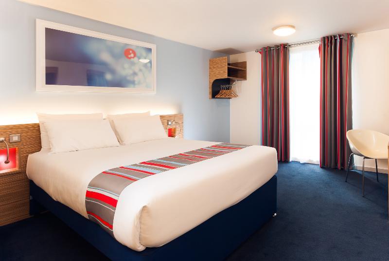 แทรเวลลอดจ์ คาร์ดิฟฟ์ เซ็นทรัล ควีน สตรีท Hotel ภายนอก รูปภาพ